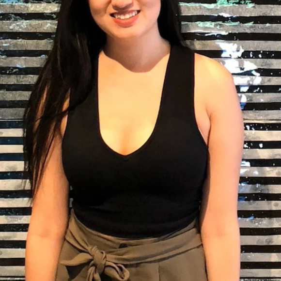 Zara Strappy Ribbed V-Neck Cropped Tank Top Sleeveless Black in Size Medium - Picture 1 of 4